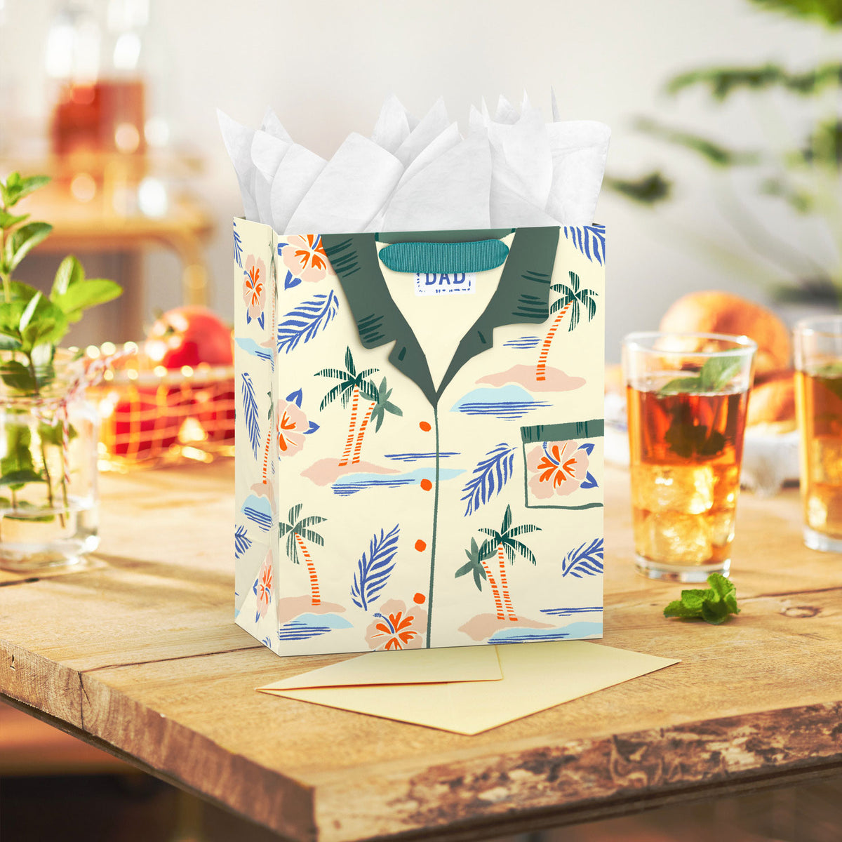 Hallmark 9.6'' Hawaiian Shirt Medium Father's Day Gift Bag