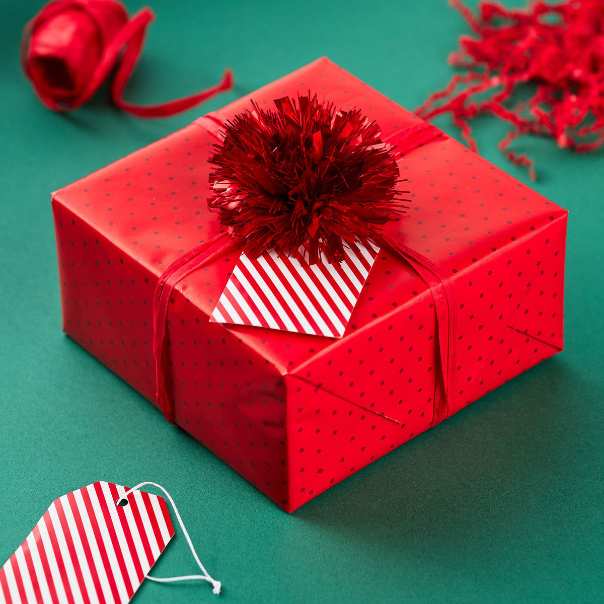 Hallmark Red and White 6-Piece Assortment Christmas Shredded Paper and Trim Kit