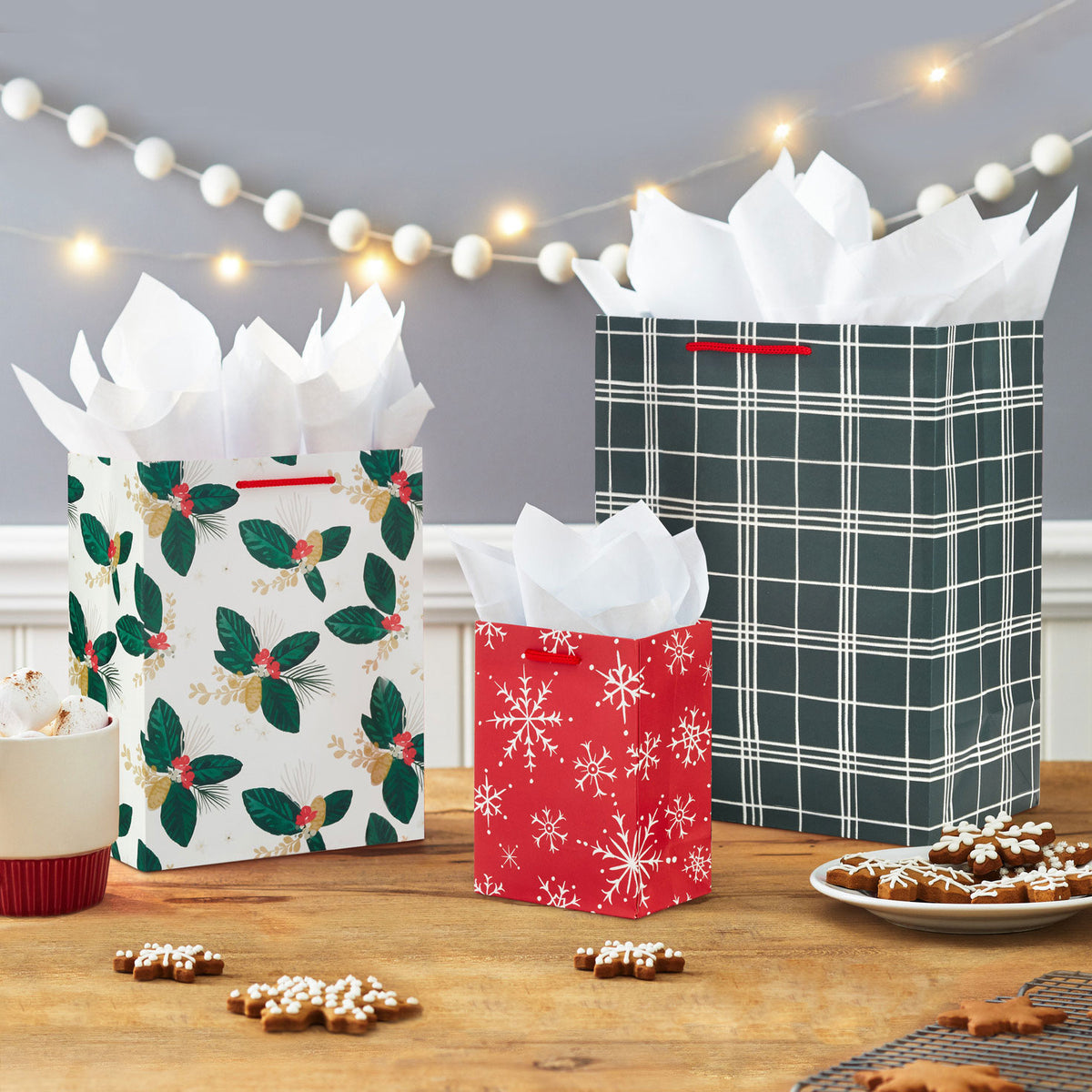 Hallmark Traditional Fun 8-Pack Assorted Christmas Gift Bags