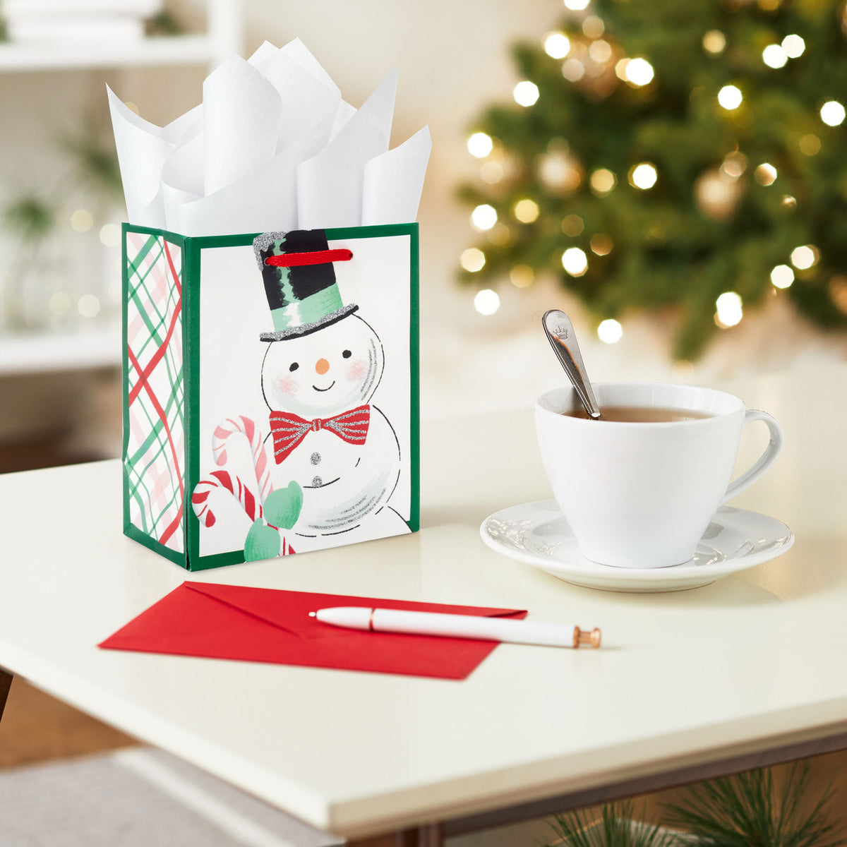 Hallmark 6.5'' Smiling Snowman on White Small Holiday Gift Bag