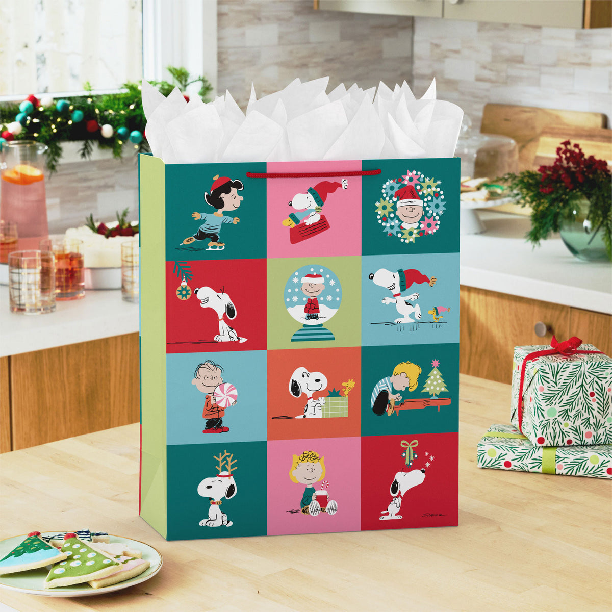 Hallmark 15.5'' Peanuts® Snoopy and Charlie Brown Grid Extra-Large Christmas Gift Bag