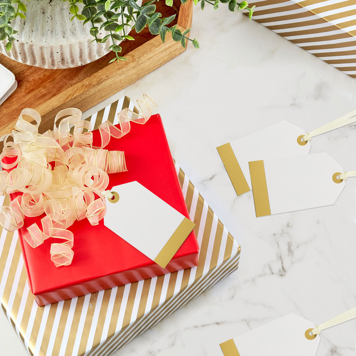 Hallmark White and Gold 4-Pack Holiday Gift Tags