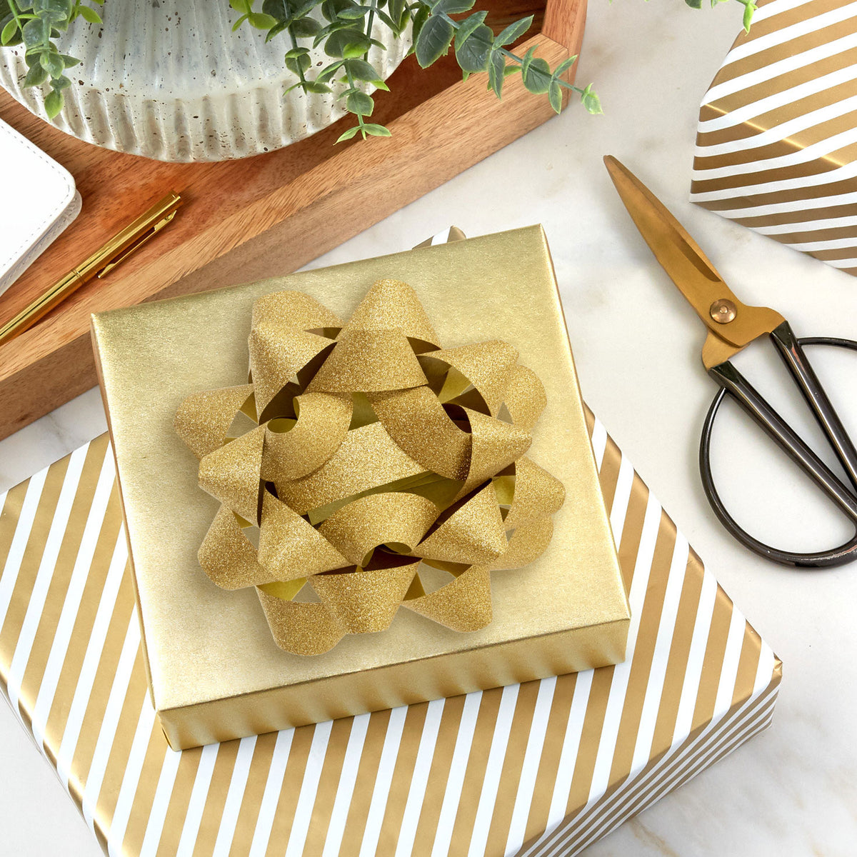 Hallmark 4.6'' Sparkling Gold Gift Bow