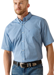 Wrinkle Free Cash SS in Blissful Blue Medallion by Ariat