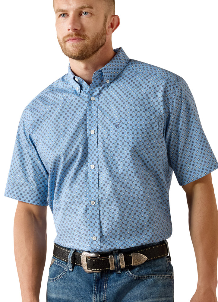 Wrinkle Free Cash SS in Blissful Blue Medallion by Ariat