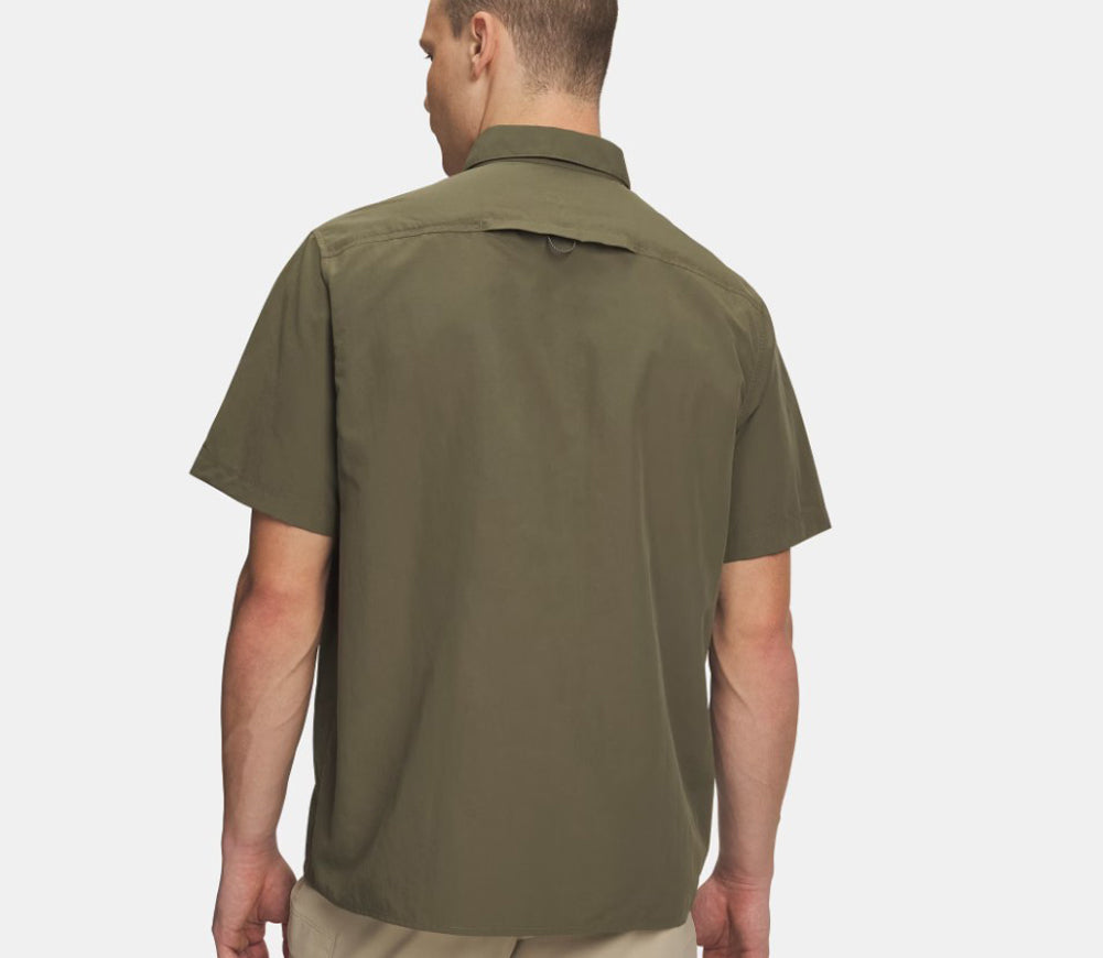 Outdoor Essential Woven SS in Green by Under Armour