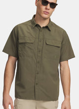 Outdoor Essential Woven SS in Green by Under Armour