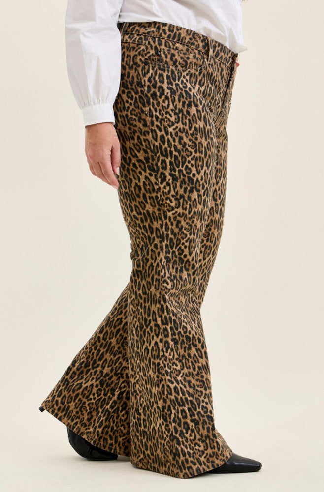 Plus MR Jaqueline Flare Leopard Jeans by Judy Blue