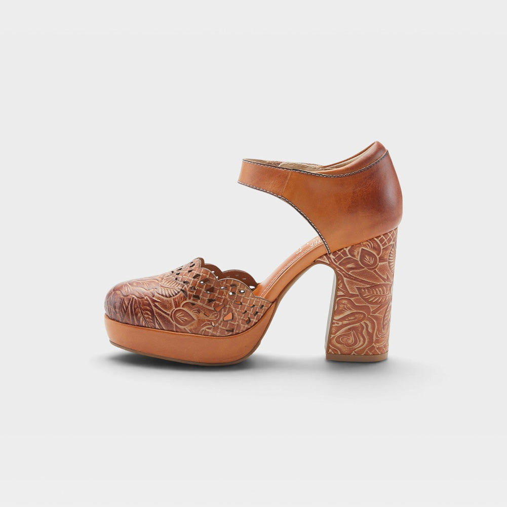 DebbiHary in Camel Multi by L Artiste