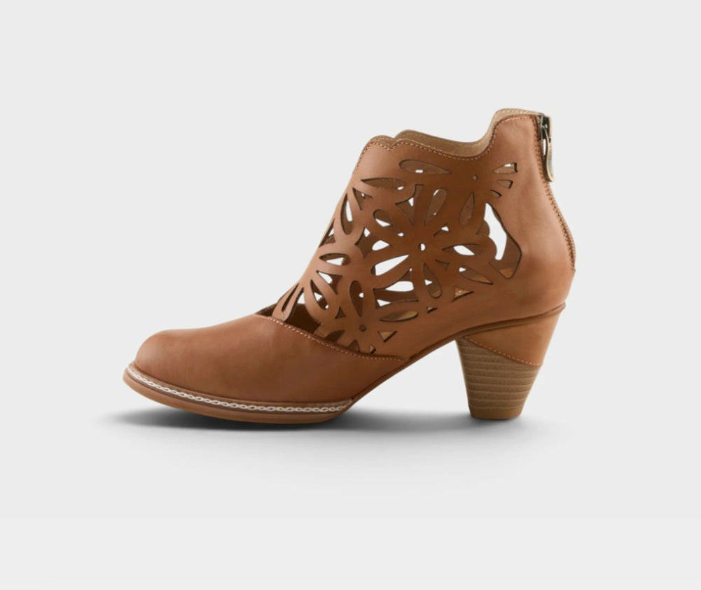 FeelinFree in Tan by L Artiste