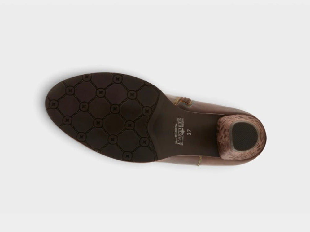 KissofaRose in Dark Brown by L Artiste