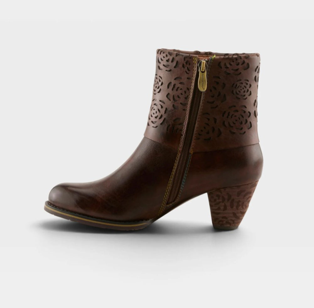 KissofaRose in Dark Brown by L Artiste