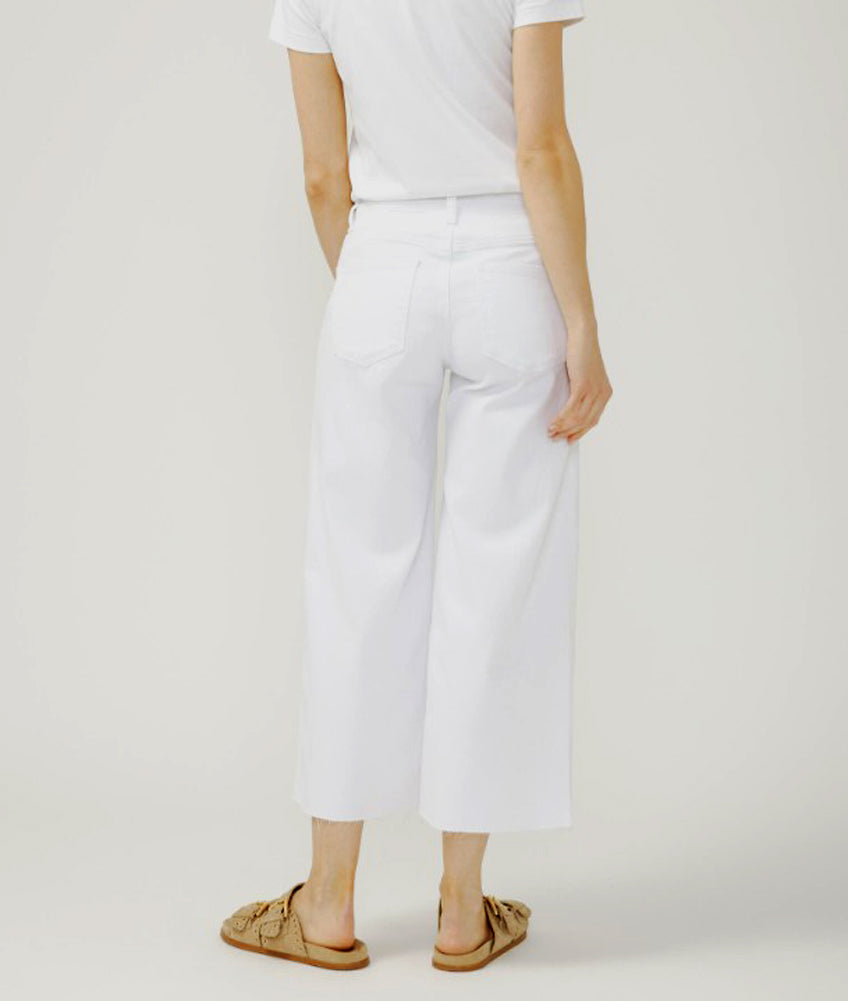 Suki Wide Leg Crop Jeans in White by Silver