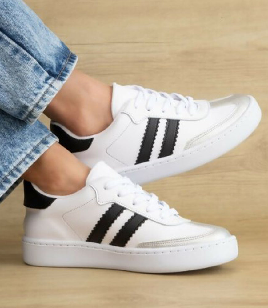 Miel 73 in Black by Makers Shoes