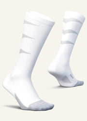 Grad Comp Light Cush Knee High White by feetures