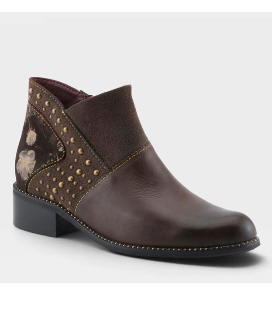 Tiamia in Brown by L Artiste