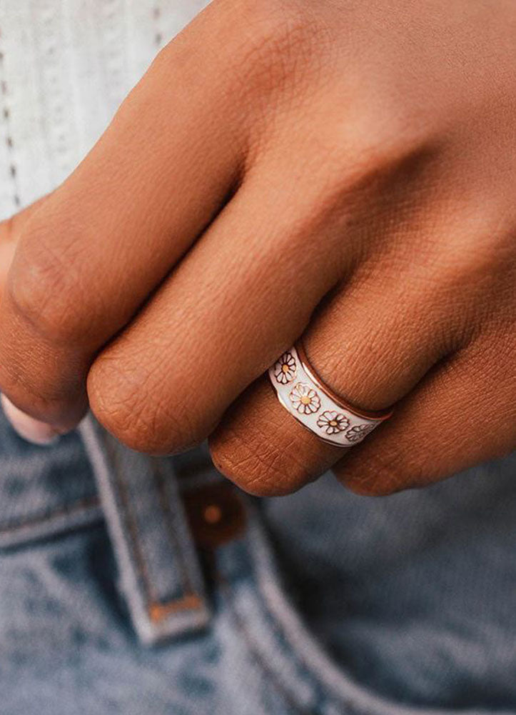 Dreamy Daisy Ring in Rose Gold by Pura Vida