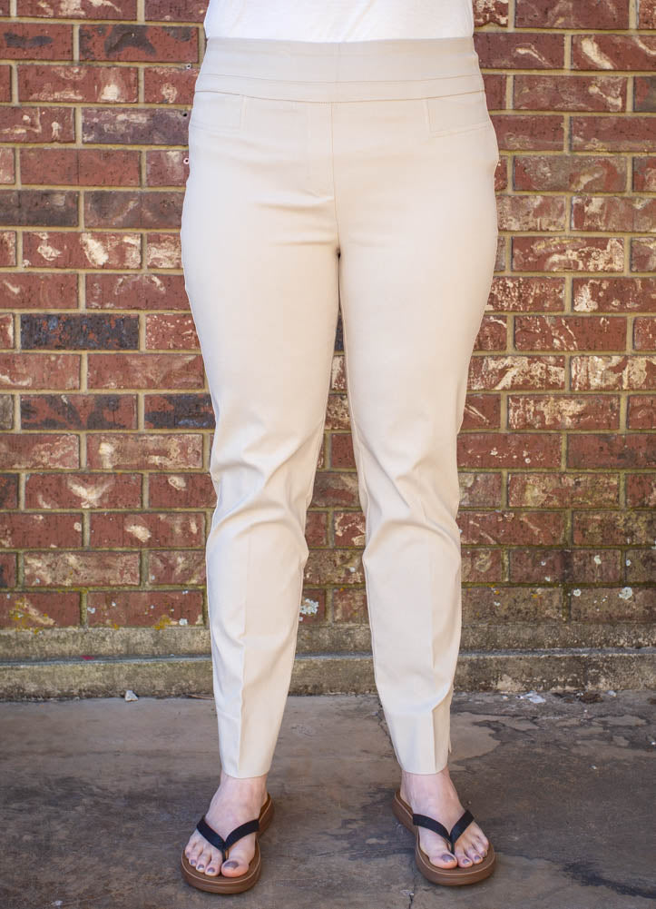 Woven Pant in Cashew by Renuar