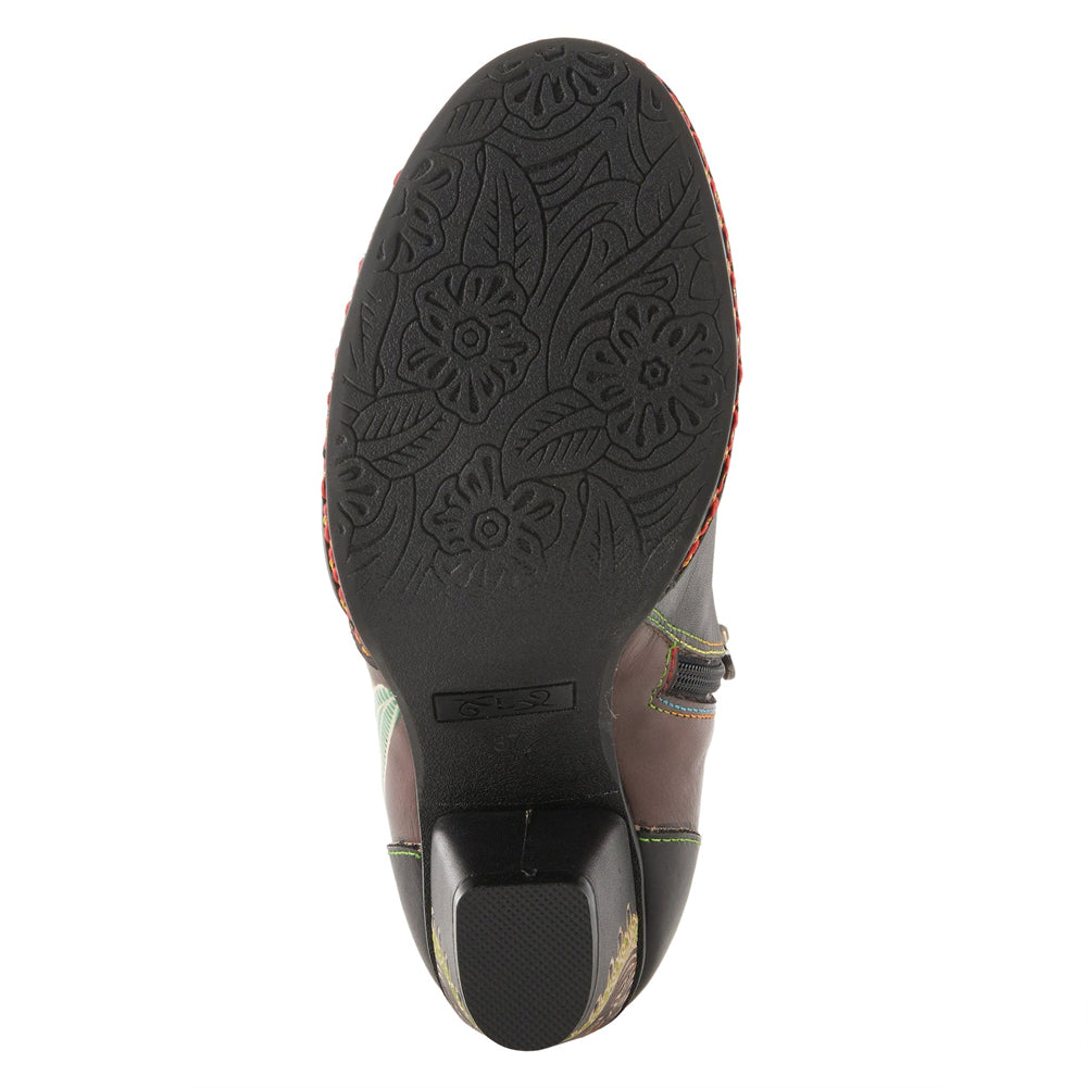 Zamihi in Black Leather by L'Artiste